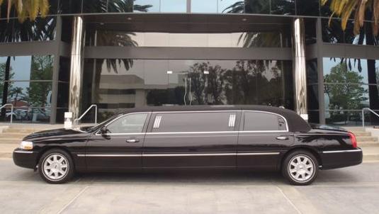 Lincoln Town Car 6 passenger limousine in Orange County, CA